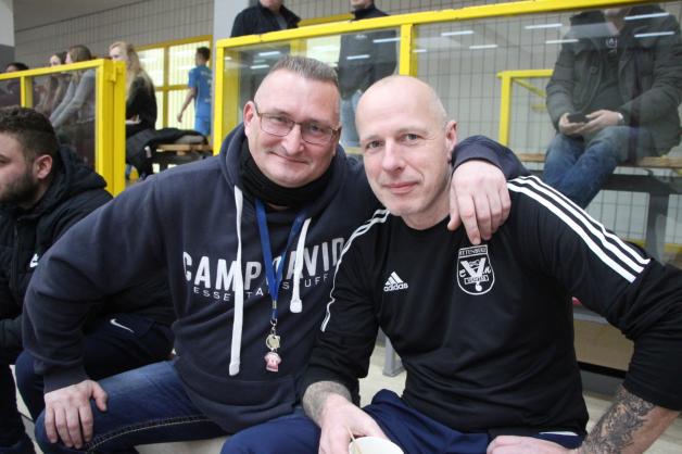 Der aus der Prignitz stammende BFC Dynamo-Betreuer Wolfgang Obst (l.) mit Veritas-Trainer Ulf Brunnemann. 