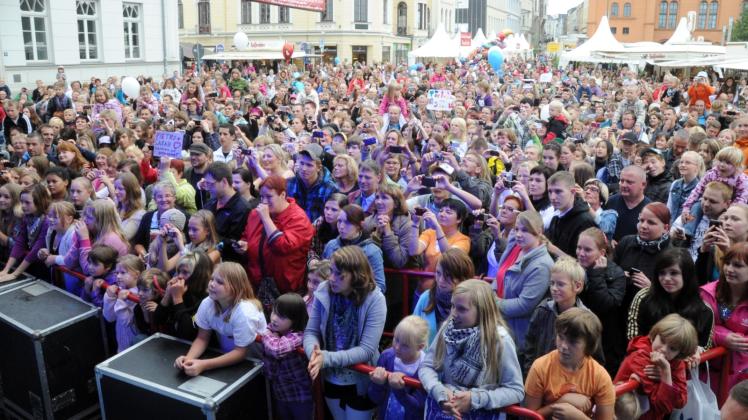 Dicht an dicht gedrängt: Zum Altstadtfest kommen alljährlich zehntausende Besucher. 