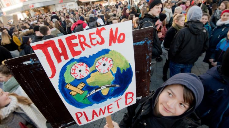 Schüler demonstrieren deutschlandweit gegen den Klimawandel. 