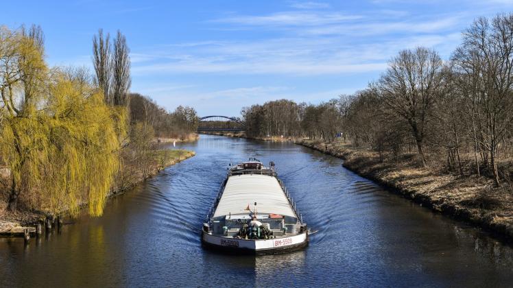 Der Finowkanal ist mit einer Länge von 32 Kilometern die älteste noch schiffbare Wasserstraße Deutschlands und verbindet die Havel mit der Oder. 