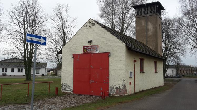 Hat die besten Jahre lange hinter sich: Das Feuerwehrgerätehaus in Siggelkow soll schnellstmöglich umgebaut werden. Eine Voraussetzung dafür ist, dass es eine Brandschutzbedarfsplanung für die gesamte Gemeinde gibt.