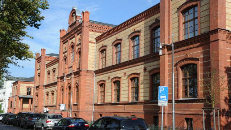 Schwerin hat bereits zwei Hochschulen, die Fachhochschule des Mittelstandes und die Hochschule der Bundesagentur für Arbeit.