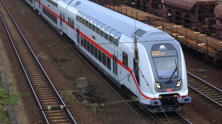 Wird auf der Strecke Berlin-Rostock nicht in Güstrow halten: der neue IC-Doppelstockzug. 