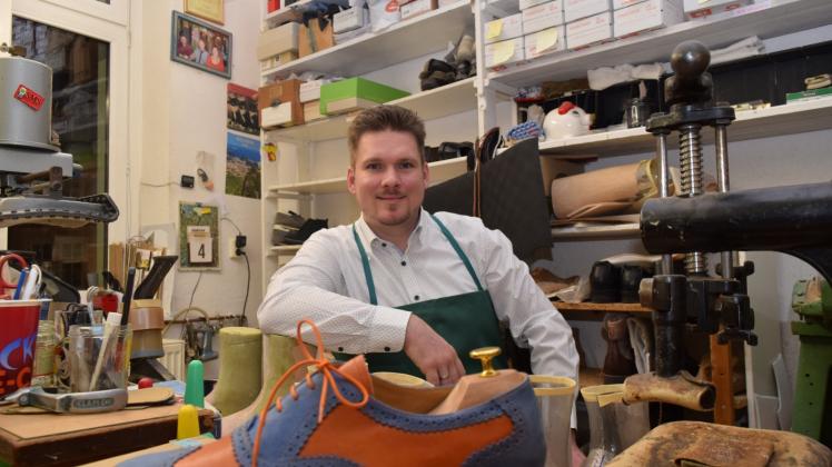 Hat sich dem Schuh verschrieben: Alexander Aster ist Orthopädie-Schuhmachermeister und liebt sein Handwerk. 