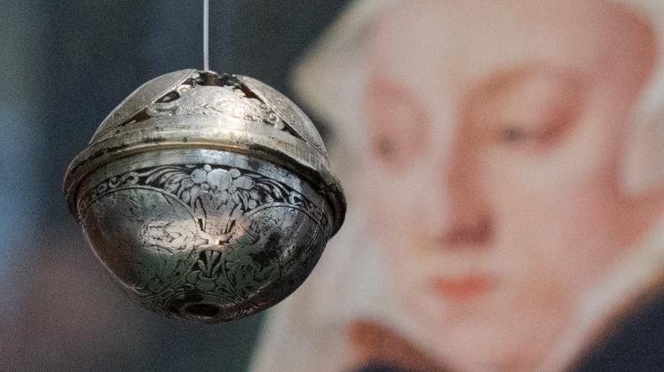Als besonderes Exponat ist im Stralsund Museum eine Duftkugel aus der 1. Hälfte des 16. Jahrhunderts ausgestellt. 