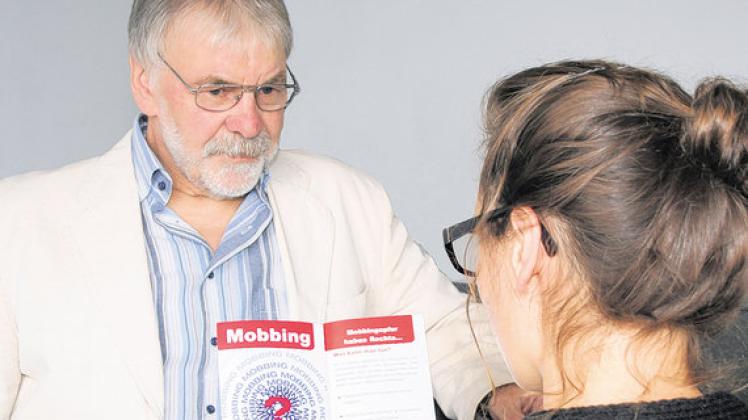Günther Kollenda hilft Mobbing-Opfern, weil er das Leid am eigenen Leib erfahren hat.
