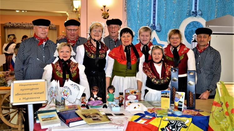 Auf dem Nationalitätenfestival in Murmansk: Die „Schaalseemöwen“ präsentieren auf der Veranstaltung Deutschland und die Region Zarrentin.