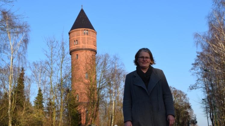 Als sie neu in Lübz war, wurde der Turm zum Aussichtspunkt umgebaut: Stefanie Becker, Geschäftsführerin von Lübzer Land