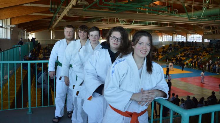 Die erfolgreiche Delegation des Judo Vereins Brüel in Frankfurt/Oder (v.r.): Laura Steinhagen, Tina Steffens, Steve Seewald, Oskar Deatcu und André Miehle
