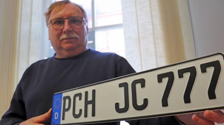 „Lübzer Autofahrer können auch ein Parchimer Kennzeichen benutzen, aber die meisten bleiben ihrer Stadt treu“, sagt Lothar Quade.