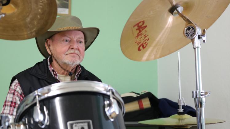 Den Rhythmus im Blut der Band: Schlagzeuger Uwe Lesk in seinem Element Den Rhythmus im Blut der Band: Schlagzeuger Uwe Lesk in seinem Element