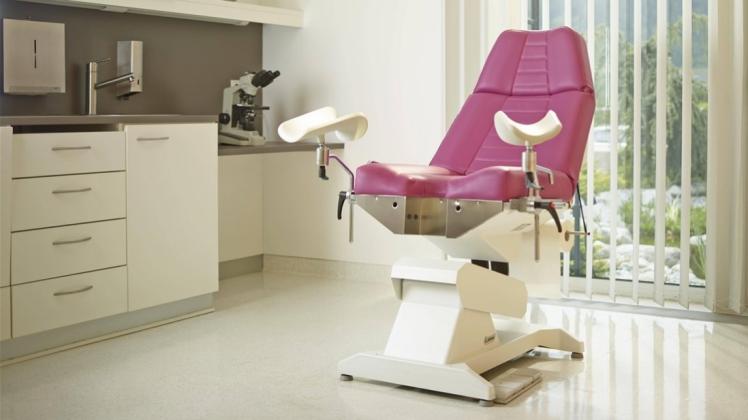 Gynäkologischer Stuhl in einer Frauenarztpraxis. Symbolfoto: Imago/Imagebroker