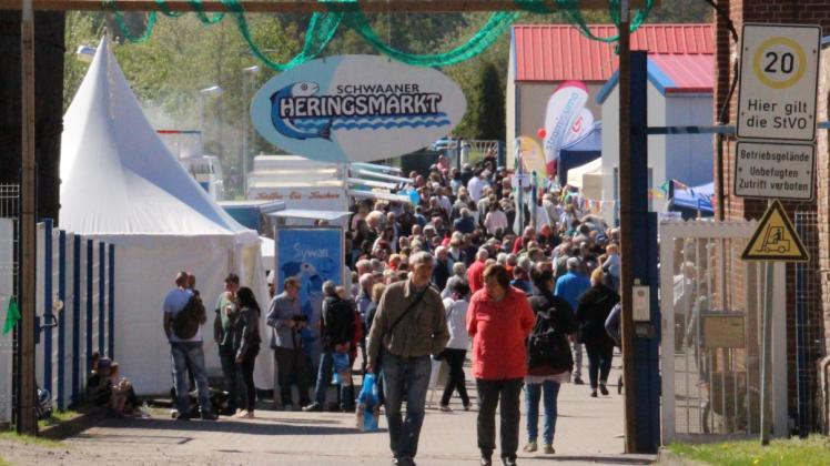 Der Heringsmarkt ist in Schwaan ein fester Bestandteil des Veranstaltungsjahres. Es ist inzwischen zu einem Volksfest geworden.  