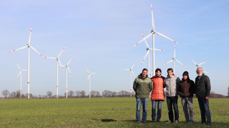 Einen weiteren Windpark bei Kritzow wollen sie verhindern: Marcel Beck, Marita Kulessa, Michael Reinsch, Clemens Russell und Rolf Treu. (v.l.)