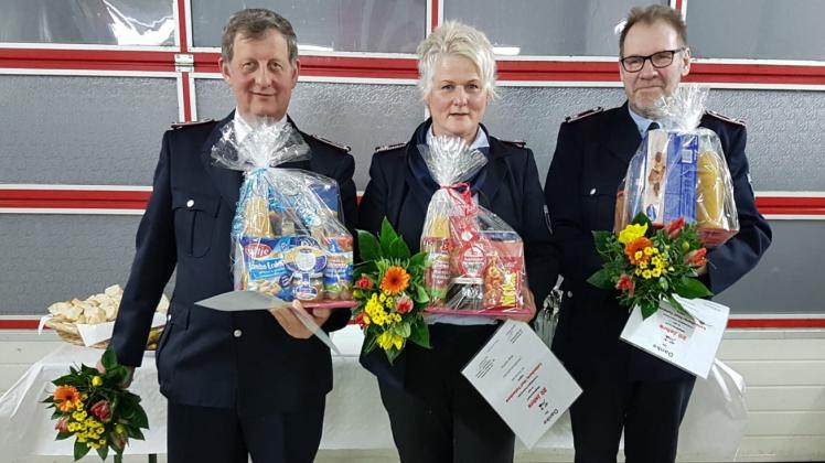 Für jeweils 20-jährige Mitgliedschaft geehrt: Hartmut Schmidt, Birgit Mathias und Detlef Mathias (von links). 