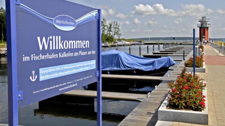 Schon die Begrüßung im Hafendorf zeigt deutlich: Touristen sind hier willkommen.