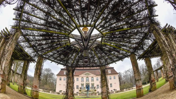 Die von Hermann Fürst von Pückler-Muskau in Branitz mit großem Feingefühl komponierte Parkanlage gilt als der letzte der großen deutschen Landschaftsgärten. 