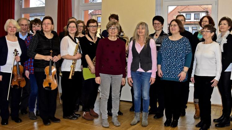 Beim Vorspielnachmittag stellten sich Erwachsene als Musikschüler vor.