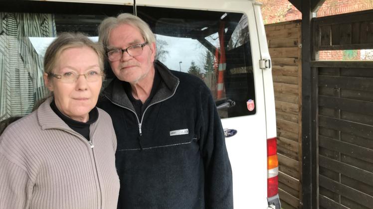 Das Schicksal hat sie zusammengeführt: Anke Seefeldt und ihr Mann haben sich in Tübingen kennengelernt, sich danach aber aus den Augen verloren. Dreißig Jahre später kreuzen sich ihre Wege wieder: während einer Suchttherapie in Hamburg. 