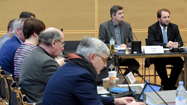 Der Parlamentarische Untersuchungsausschuss bei einer Sitzung im März 2019.
