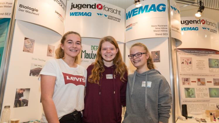 Regionalwettbewerb: Im Fachgebiet Biologie stellten sich Marie Rückriem, Nina Höhne und Maren Höhne von der Europaschule der Jury. 