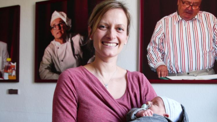 Sie hat einen passenden Ort für eine Mutter-Kind-Krabbelgruppe gefunden: Neu-Lübzerin Sandra Gehring mit Söhnchen Jonathan