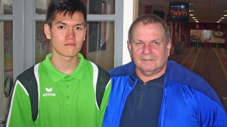 Für die DM qualifiziert: Tse-I Wu, hier mit seinem Trainer und Großvater Bernd Haack