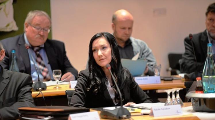 Gibt ihr Ratsmandat ab: die SPD-Ratsfrau Natalie Baisakow. Das Bild entstand in der konstituierenden Sitzung des Lingener Stadtrates am 3. November 2016. 