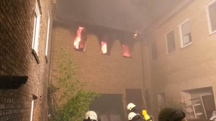 Eine Wohnung im Lollfuß brannte komplett aus. Fotos: Feuerwehr Schleswig 
