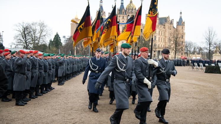 So hat die Bundeswehr seit Jahren nicht mehr Flagge in Schwerin gezeigt, Aufmarsch zum Rückkehrer-Appell.