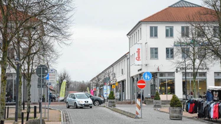 Anders als manch andere Innenstadt in der Region: In Ludwigslusts Zentrum gibt es nicht nur kleine Geschäfte, sondern auch das Lindencenter.