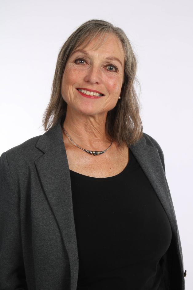 Silvia Letz-Meyer kommt aus Flensburg. Die 66-Jährige arbeitete als Lehrerin und genießt nun ihren Ruhestand. Sie spielt Golf, Tennis und geht Paddeln. Silvia Letz-Meyer ist 1,74 Meter groß. Silvia Letz-Meyer kommt aus Flensburg. Die 66-Jährige arbeitete als Lehrerin und genießt nun ihren Ruhestand. Sie spielt Golf, Tennis und geht Paddeln. Silvia Letz-Meyer ist 1,74 Meter groß.