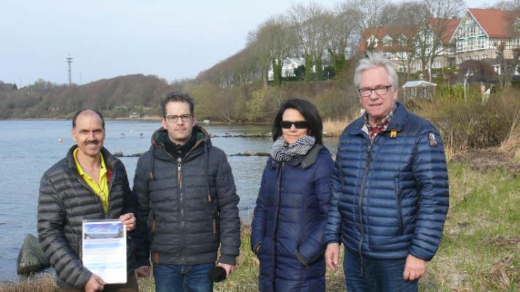 Entschiedene Gegner einer Seebrücke in Meierwik: Knut Walluscheck (v.l.), Lars Riggert, Petra Hoffmann und Rainer Sievers.    