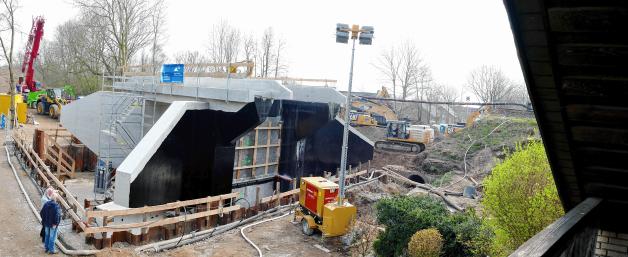 600 Tonnen schwere MarschbahnBrücke im