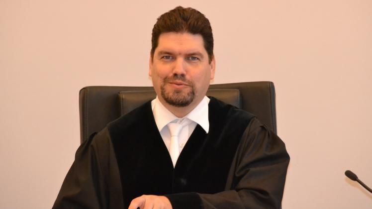 Vorsitzender Richter Björn Kröhnert: „Die Inaugenscheinnahme der Videos wird richterlich angeordnet.“ 
