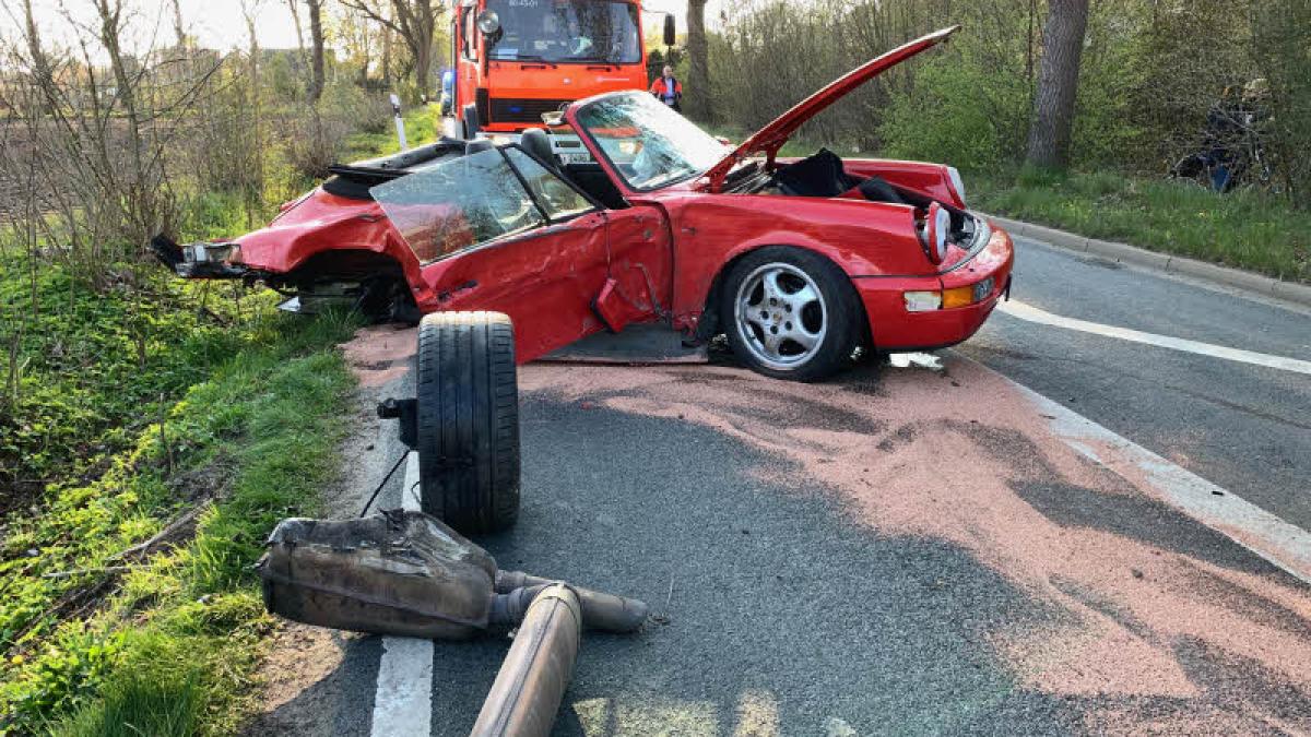 Porsche Kracht Gegen Baum: Zwei Verletzte | SHZ