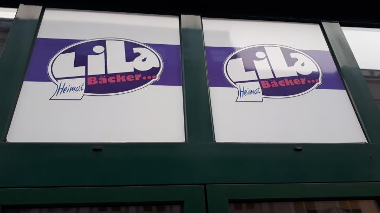 Schilder einer Lila-Bäcker-Filiale in Schwerin
