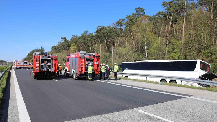 Busunfall auf der BAB 19 Gemeinsame Pressemitteilung des
Landkreises Rostock und des Polizeipräsidiums Rostock