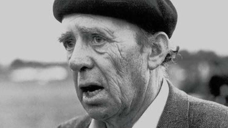 Tot aber nicht vergessen:  Literaturnobelpreisträger Heinrich Böll, aufgenommen am 29. September 1983.  Foto: dpa