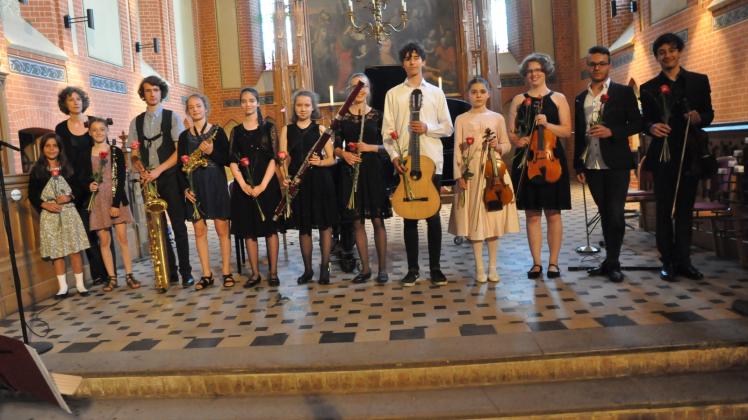 Die Hochbegabten der Young Academy Rostock geben in der Plauer Marienkirche eine Kostprobe ihres Könnens. 