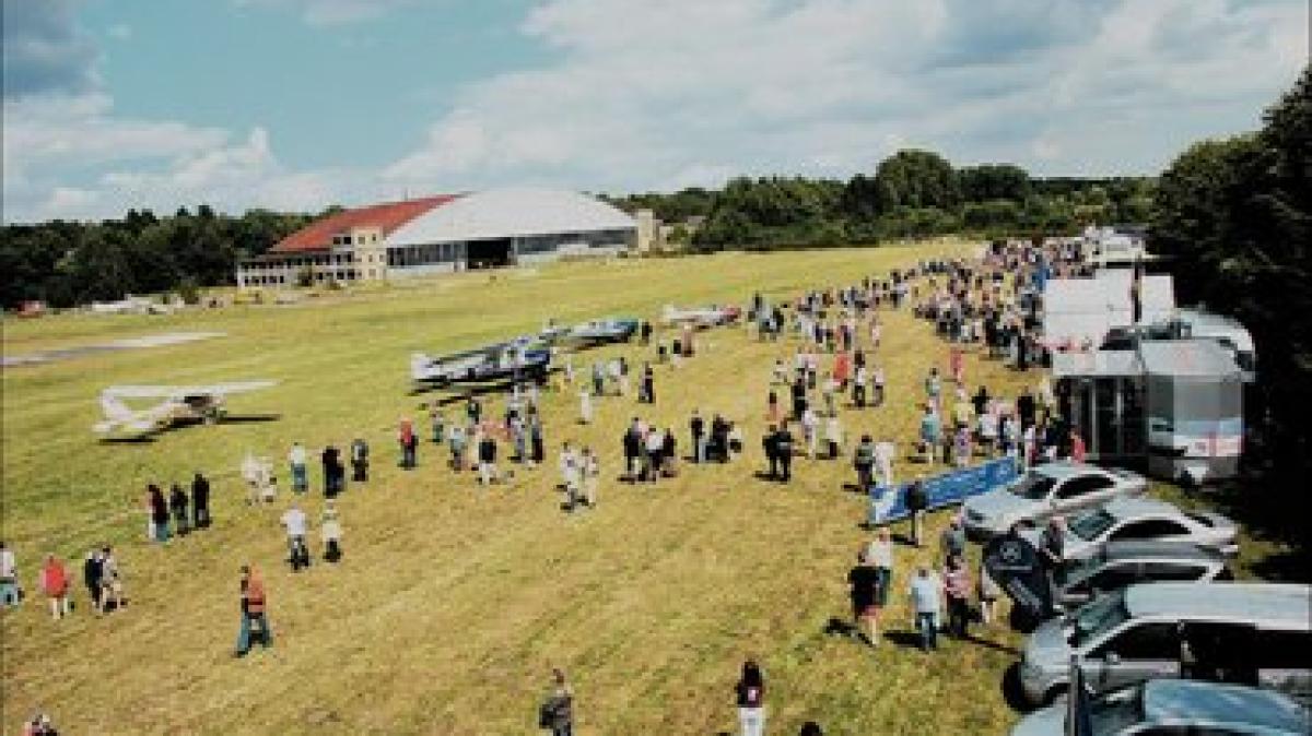 Großes Fest auf dem Flugplatz