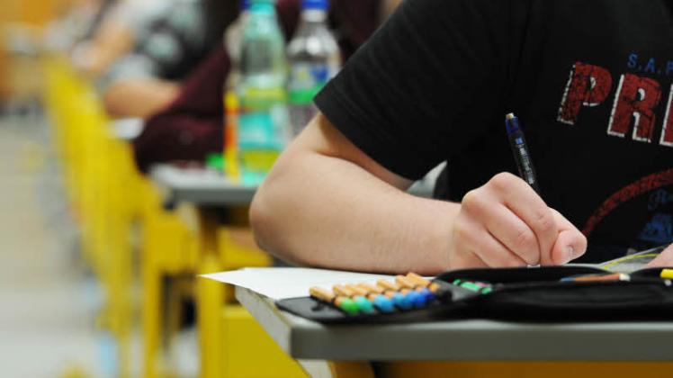Auch in Güstrow beschweren sich Schüler darüber, dass die Aufgaben in der Abiturprüfung für Mathematik zu schwierig gewesen seien. 