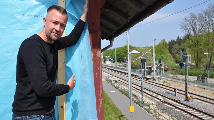 Endlich: Hoffnung für Bahnhofsbesitzer Tino Schauer. 