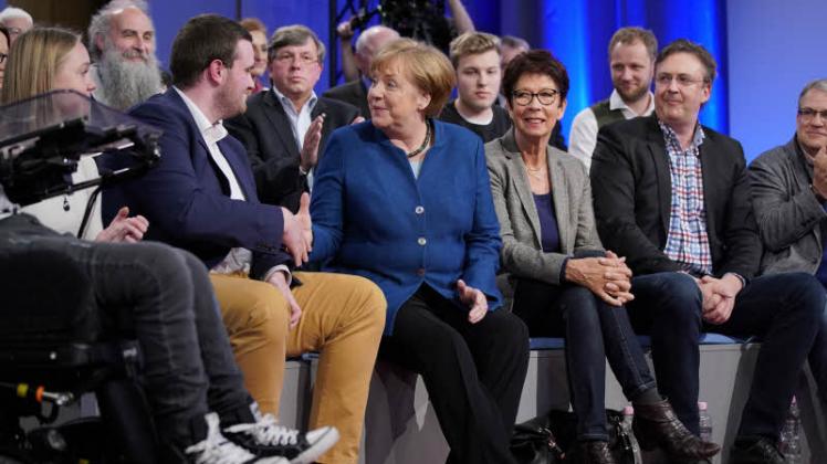 Mittendrin: Bundeskanzlerin Angela Merkel beim Bürgerdialog in Wuppertal