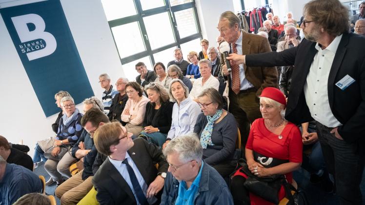 Zirka 60 Gäste folgten der Einladung: SVZ-Chefredakteur Michael Seidel (r.) regte zur Debatte über Europa und die anstehende EU-Wahl am 26. Mai an.  Fotos: Volker Bohlmann 