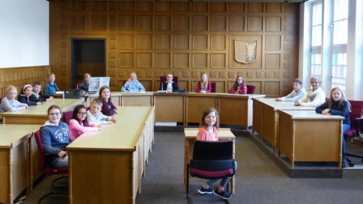 Die Mädchen und Jungen der Klasse 4b der Johannes-Gutenberg-Schule Bargteheide haben sich im Amtsgericht Ahrensburg ein Bild gemacht.