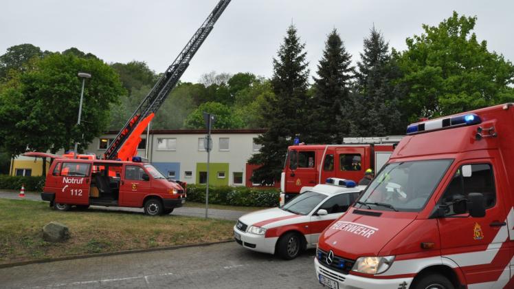 Großeinsatz am Brüeler Kindergarten: Am Donnerstagmorgen rückten 30 Feuerwehrleute aus vier Wehren zu einer Übung an. 