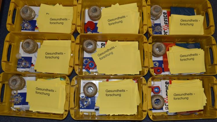 Die Ausrüstung für die Briefwahlvorstände, hier zur Europawahl, steht bereit.