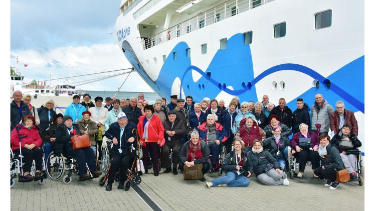 Eine besondere Reisegruppe: Der Pflegedienst Henning aus Grabow ist mit 19 Pflegebedürftigen, Angehörigen und Mitarbeitern auf Reisen gegangen. Mit dem Schiff ging es unter anderem nach St. Petersburg.