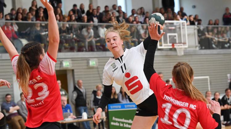 Für die B-Juniorinnen des SV Grün-Weiß Schwerin, hier Rike Karschunke (l.), geht es am Wochenende um eine Medaille bei den deutschen Meisterschaften.